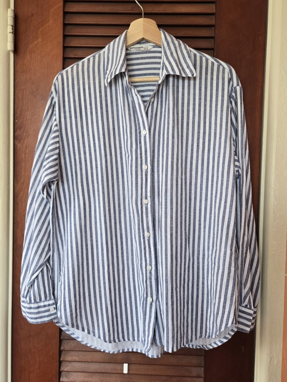 Stradivarius Linen Blend Blue and White Vertical Stripe Button-Down Shirt XS